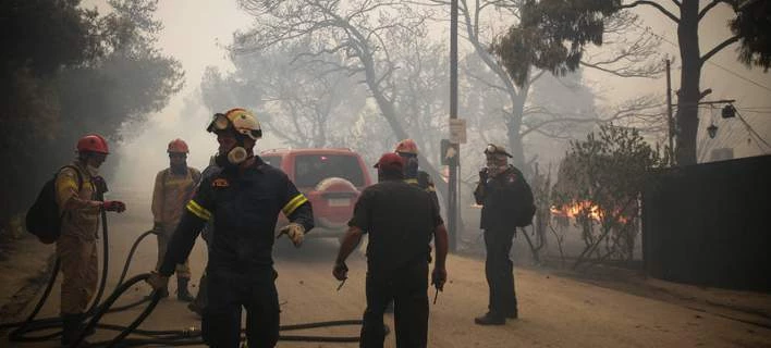 Κύπρος και Ισπανία στέλνουν πυροσβέστες, αεροπλάνα και οχήματα